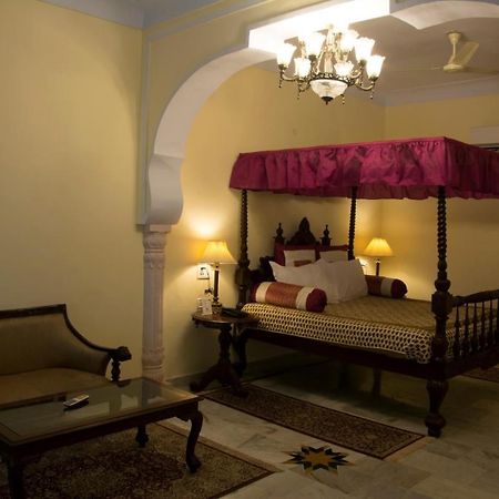 V Resorts Rajmahal Орчха Экстерьер фото