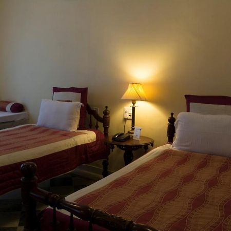 V Resorts Rajmahal Орчха Экстерьер фото