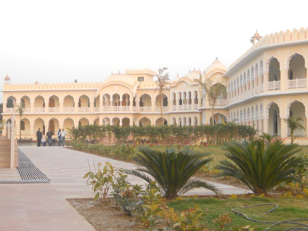 V Resorts Rajmahal Орчха Экстерьер фото