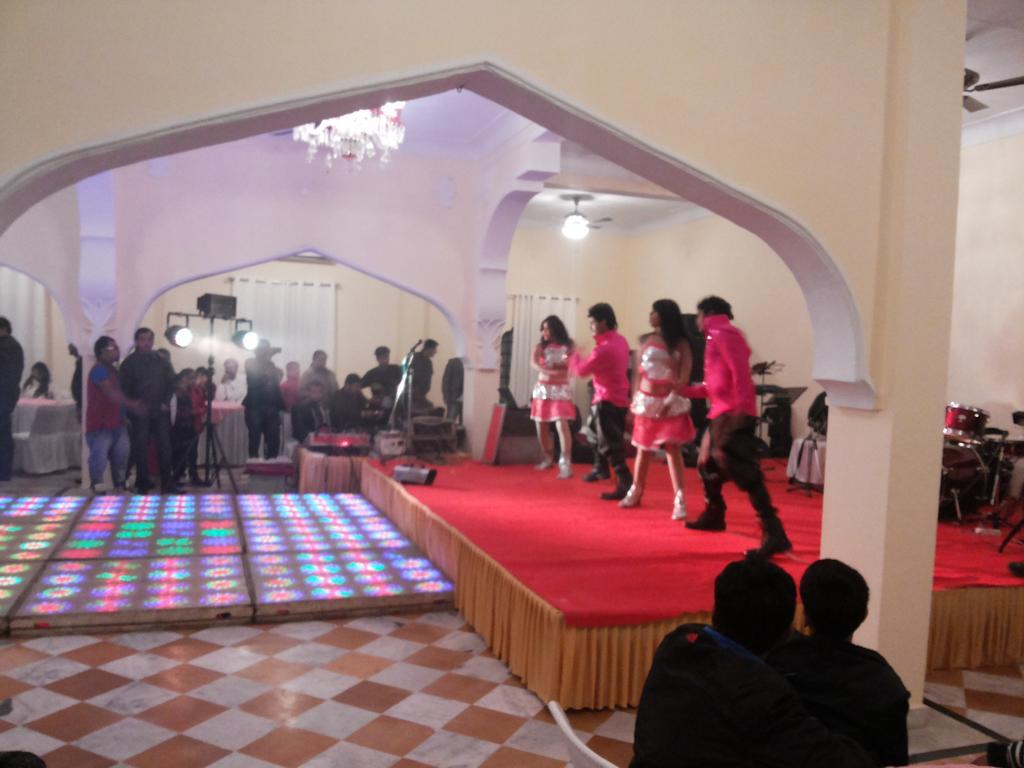 V Resorts Rajmahal Орчха Экстерьер фото