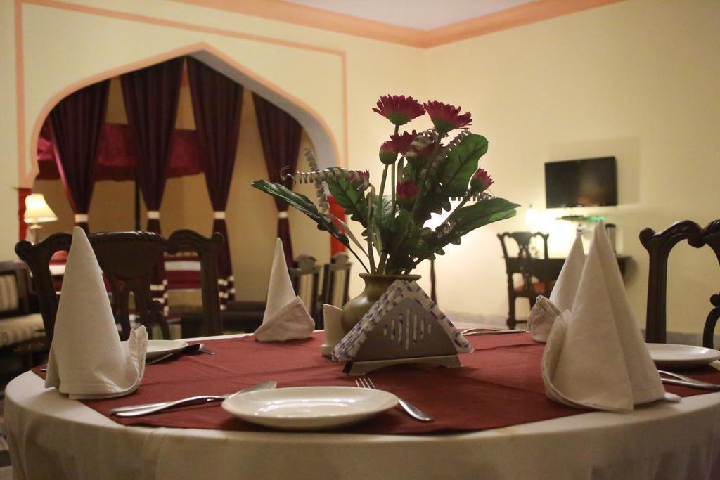 V Resorts Rajmahal Орчха Экстерьер фото