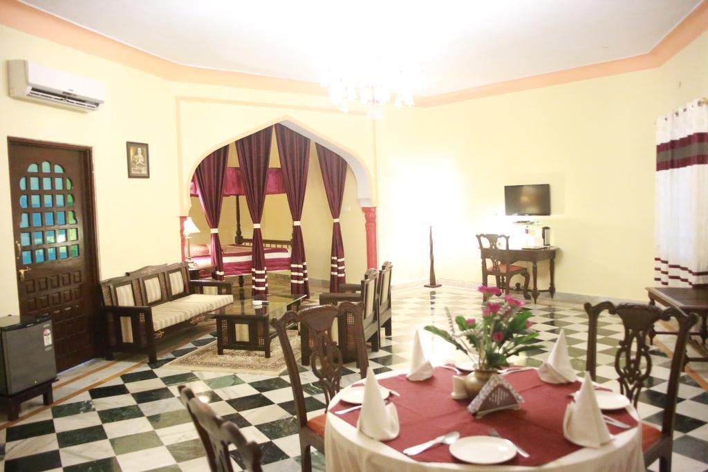V Resorts Rajmahal Орчха Экстерьер фото