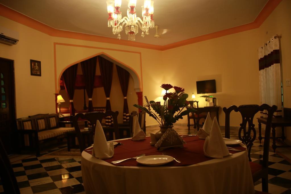 V Resorts Rajmahal Орчха Экстерьер фото