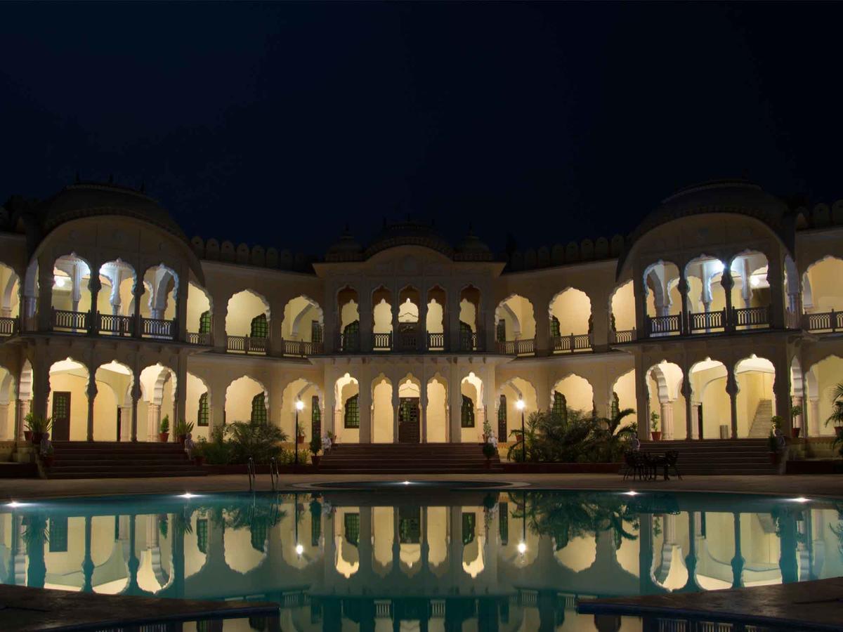 V Resorts Rajmahal Орчха Экстерьер фото