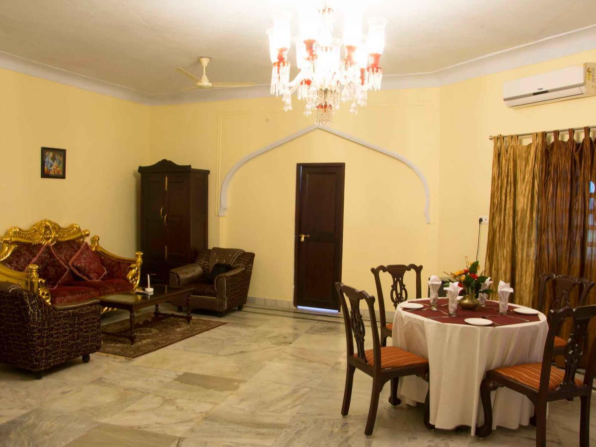 V Resorts Rajmahal Орчха Экстерьер фото