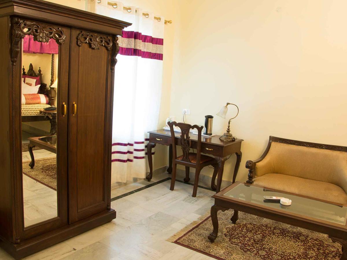 V Resorts Rajmahal Орчха Экстерьер фото