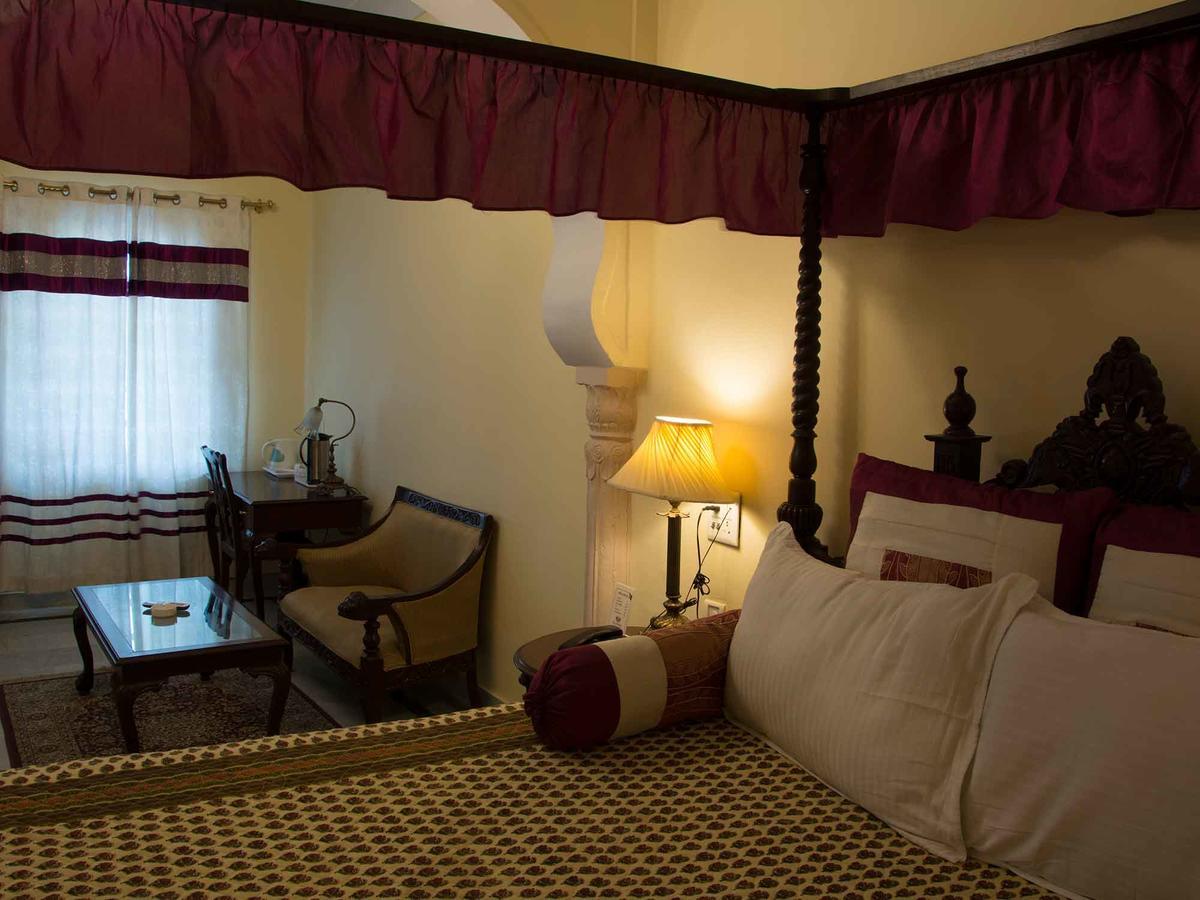 V Resorts Rajmahal Орчха Экстерьер фото