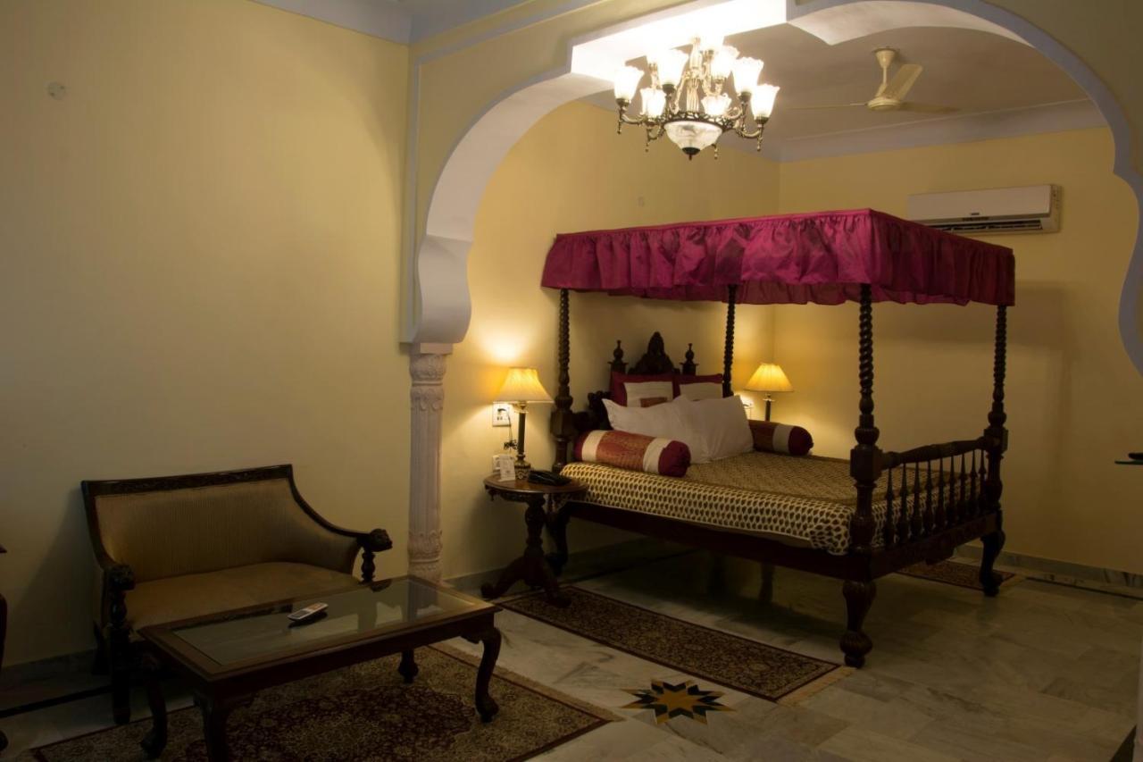 V Resorts Rajmahal Орчха Экстерьер фото