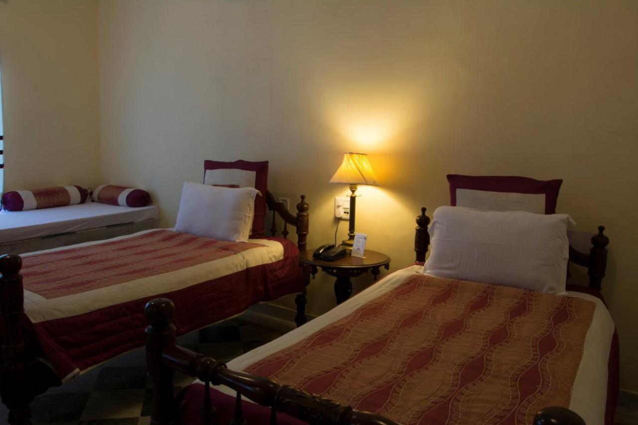 V Resorts Rajmahal Орчха Экстерьер фото
