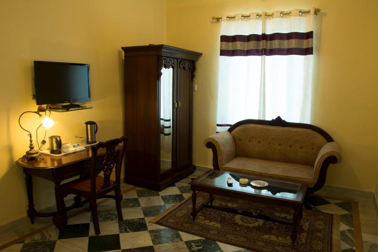 V Resorts Rajmahal Орчха Экстерьер фото