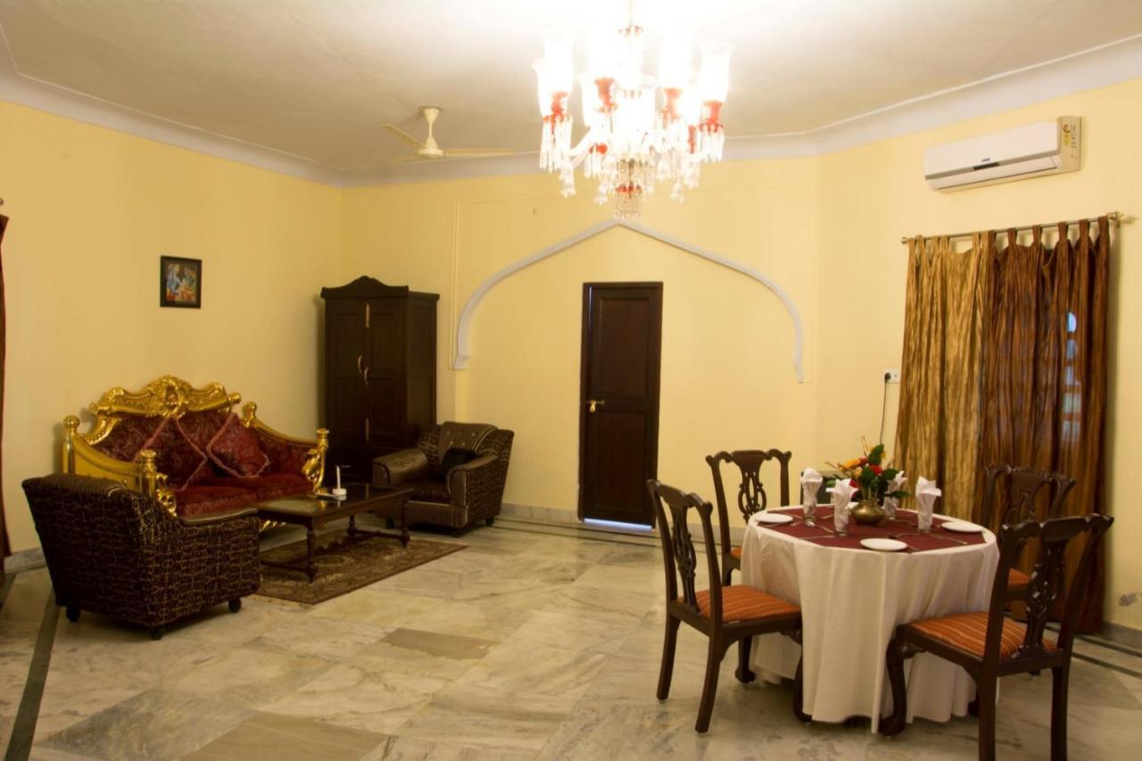 V Resorts Rajmahal Орчха Экстерьер фото