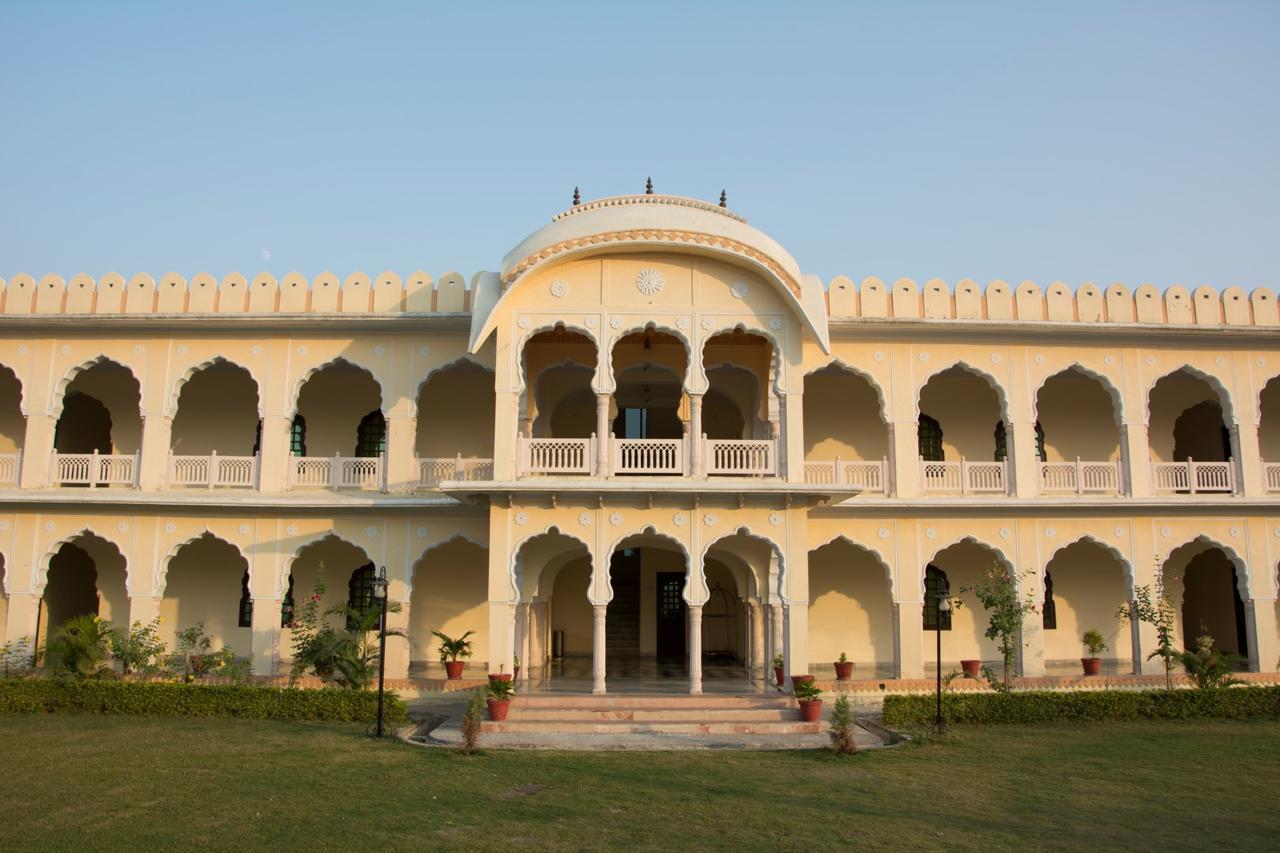 V Resorts Rajmahal Орчха Экстерьер фото