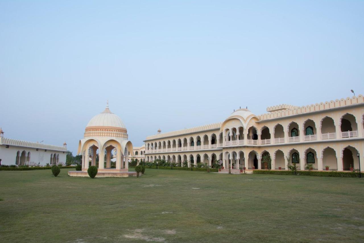 V Resorts Rajmahal Орчха Экстерьер фото