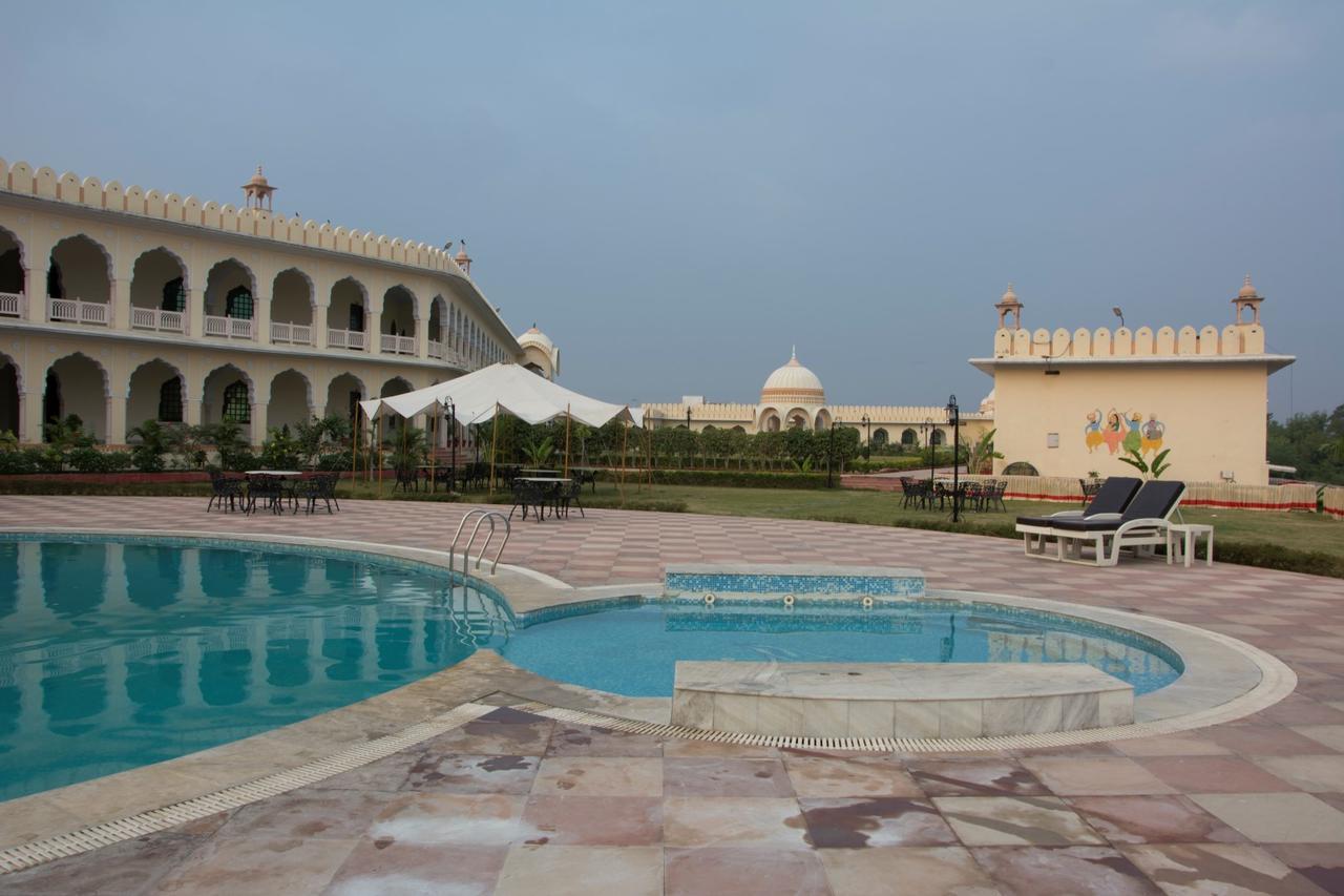 V Resorts Rajmahal Орчха Экстерьер фото