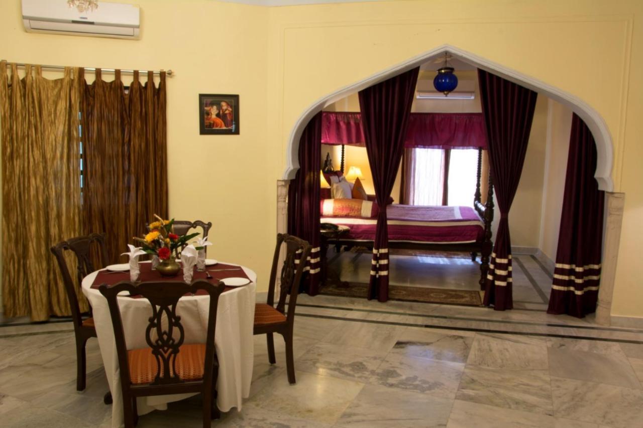 V Resorts Rajmahal Орчха Экстерьер фото