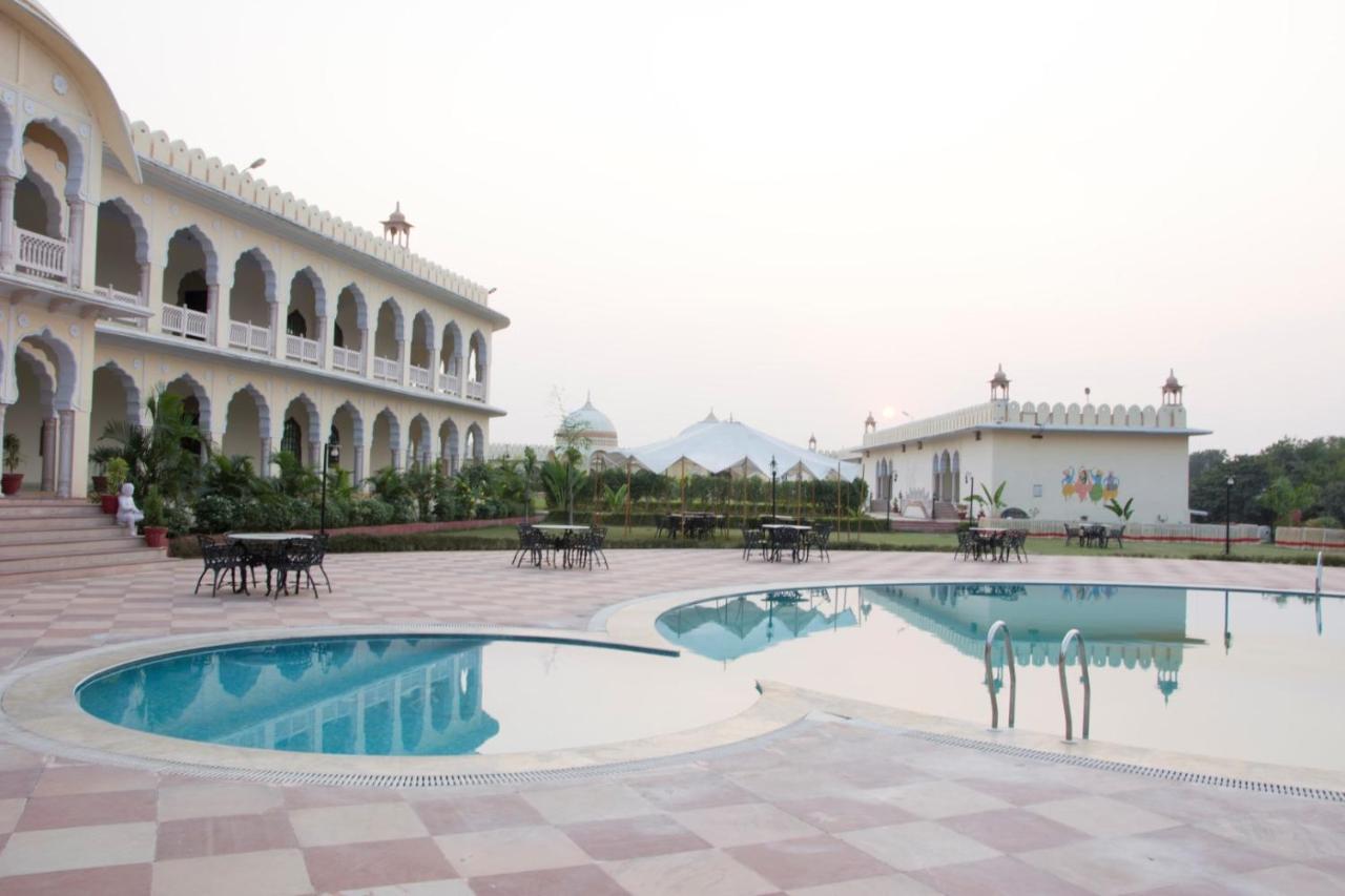 V Resorts Rajmahal Орчха Экстерьер фото