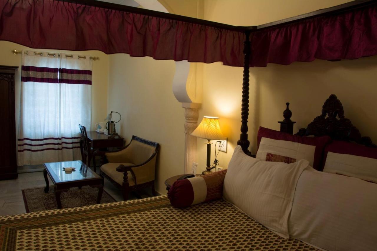 V Resorts Rajmahal Орчха Экстерьер фото