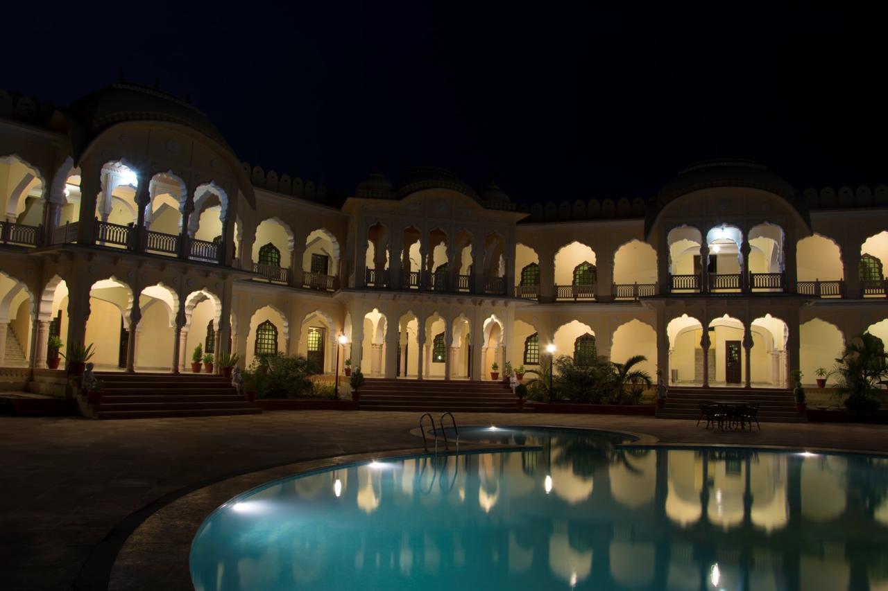 V Resorts Rajmahal Орчха Экстерьер фото