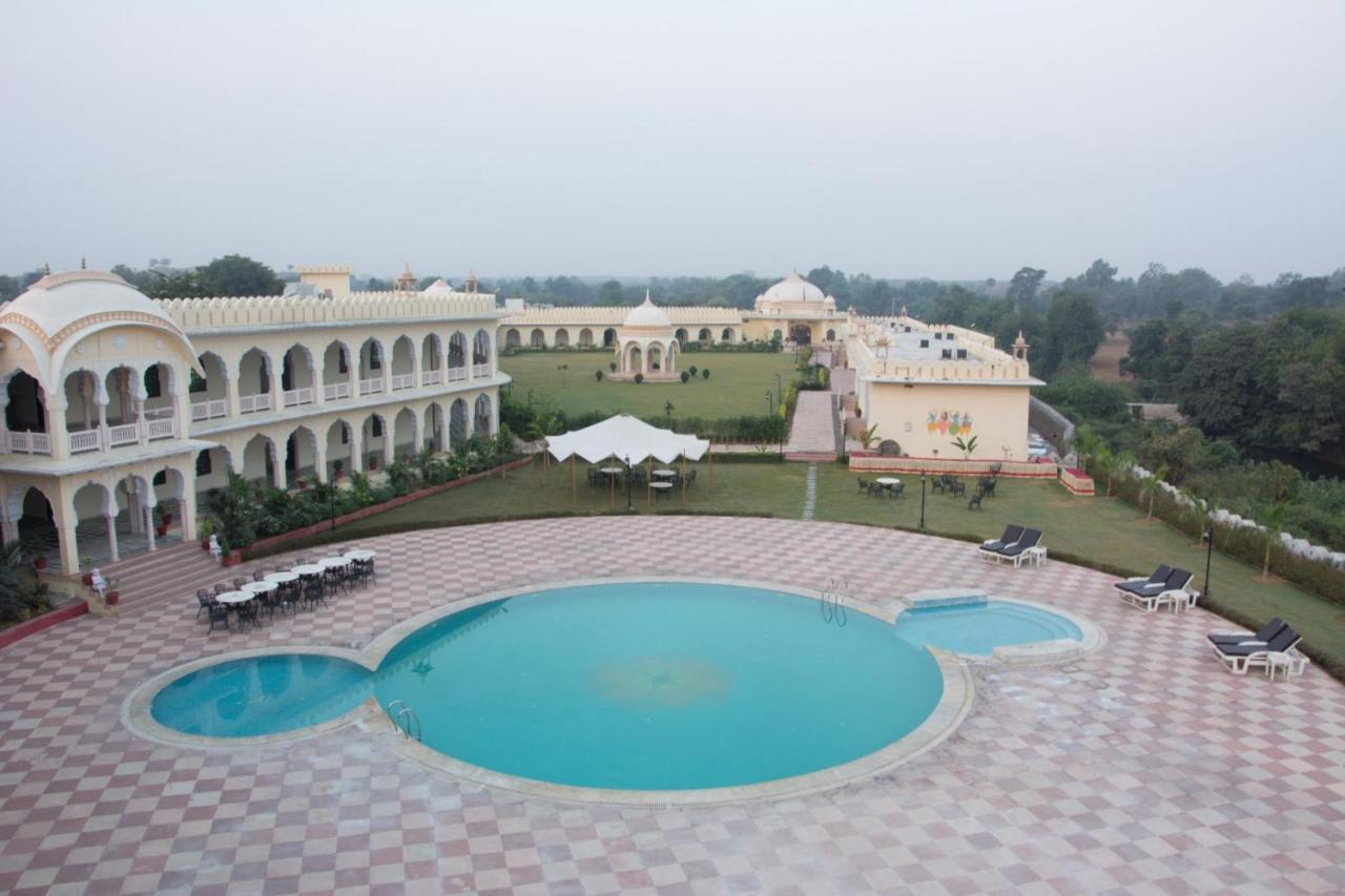 V Resorts Rajmahal Орчха Экстерьер фото