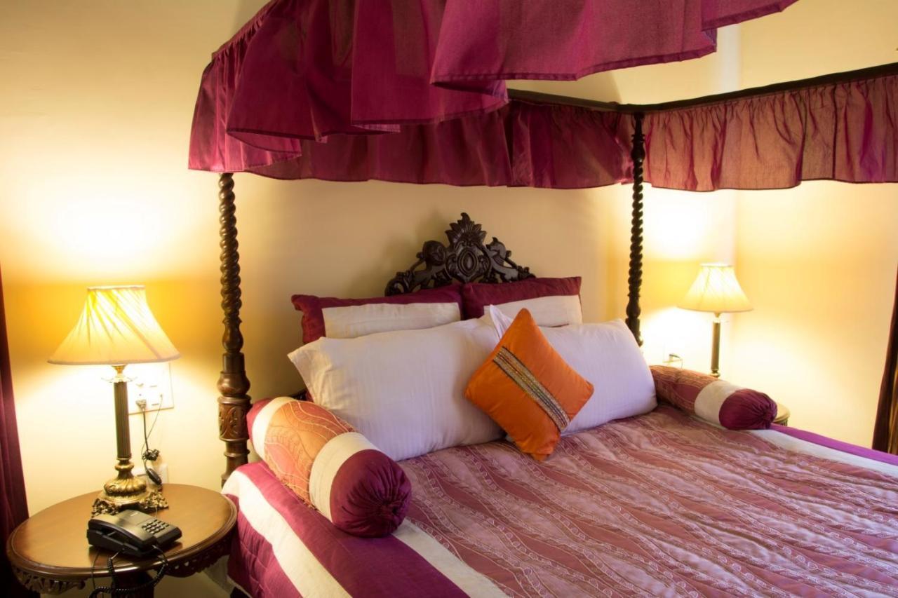 V Resorts Rajmahal Орчха Экстерьер фото