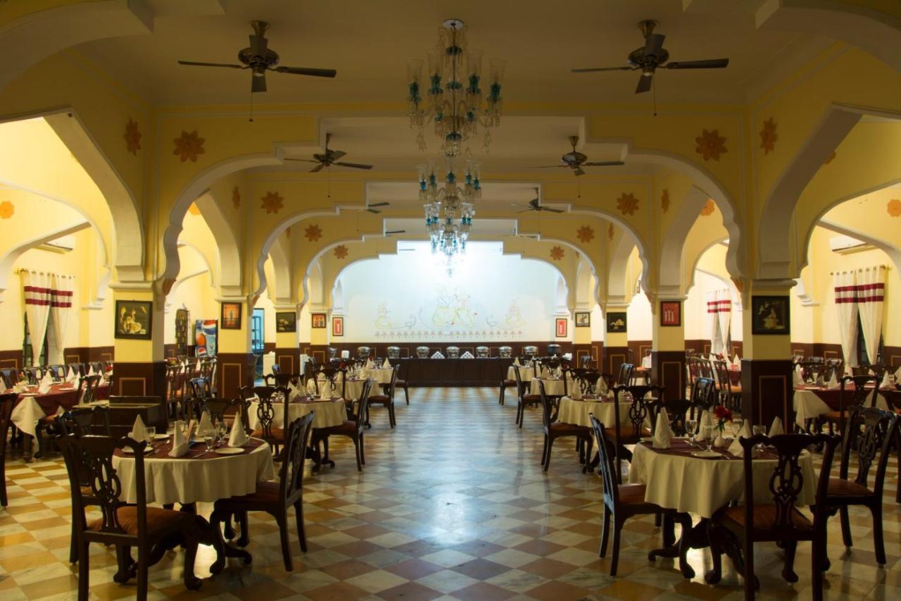 V Resorts Rajmahal Орчха Экстерьер фото