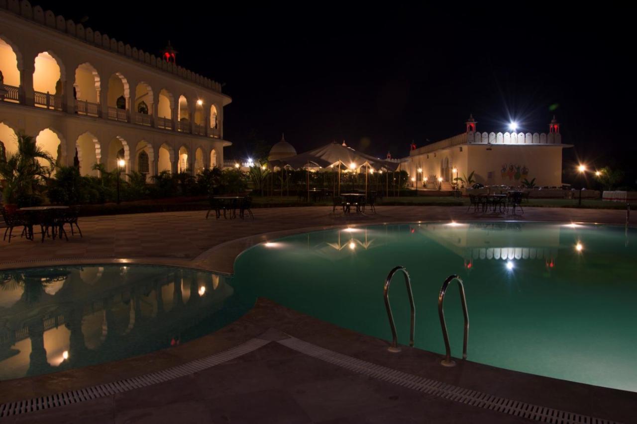 V Resorts Rajmahal Орчха Экстерьер фото