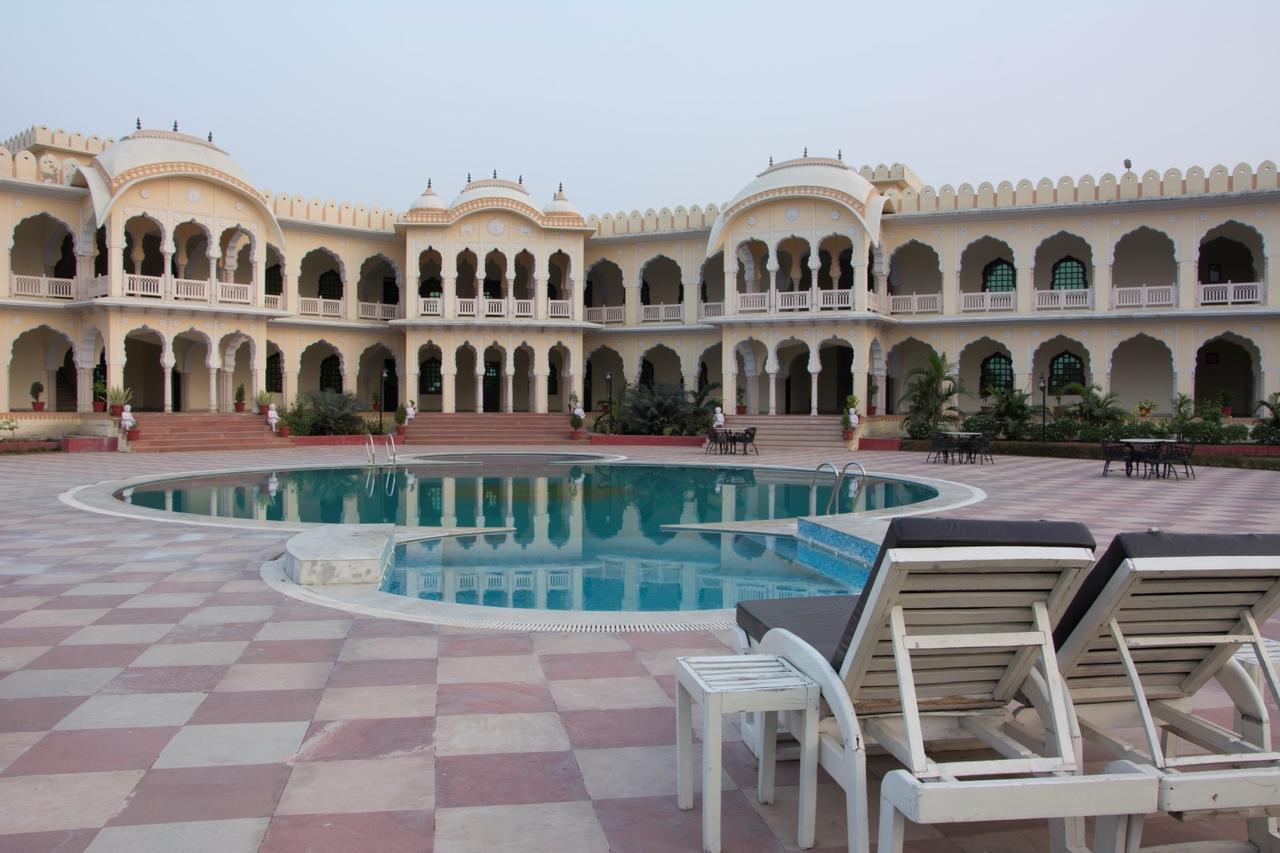 V Resorts Rajmahal Орчха Экстерьер фото