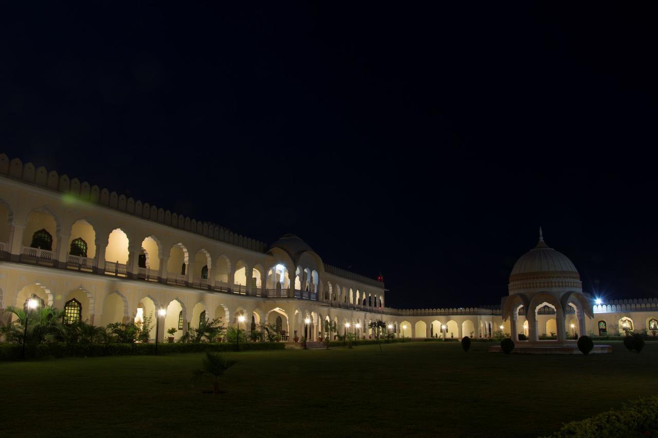 V Resorts Rajmahal Орчха Экстерьер фото