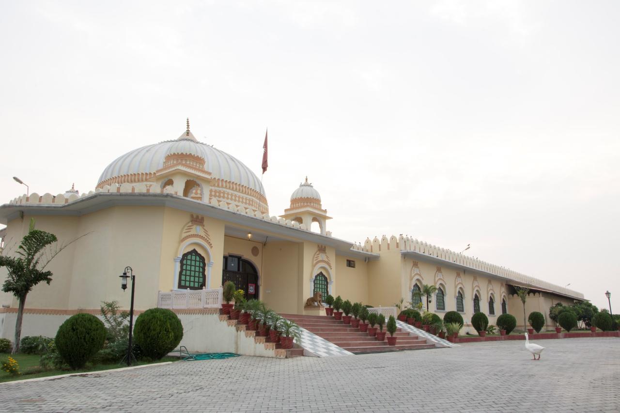 V Resorts Rajmahal Орчха Экстерьер фото
