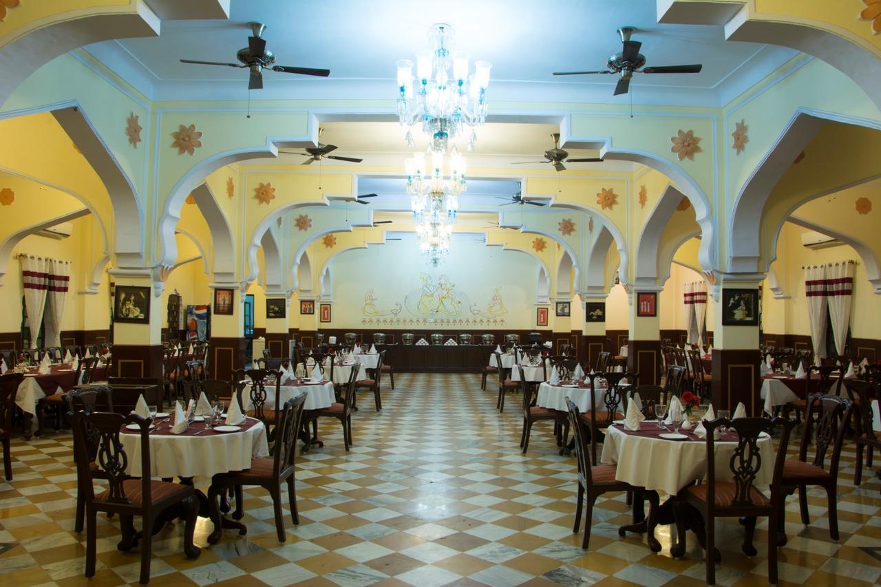 V Resorts Rajmahal Орчха Экстерьер фото