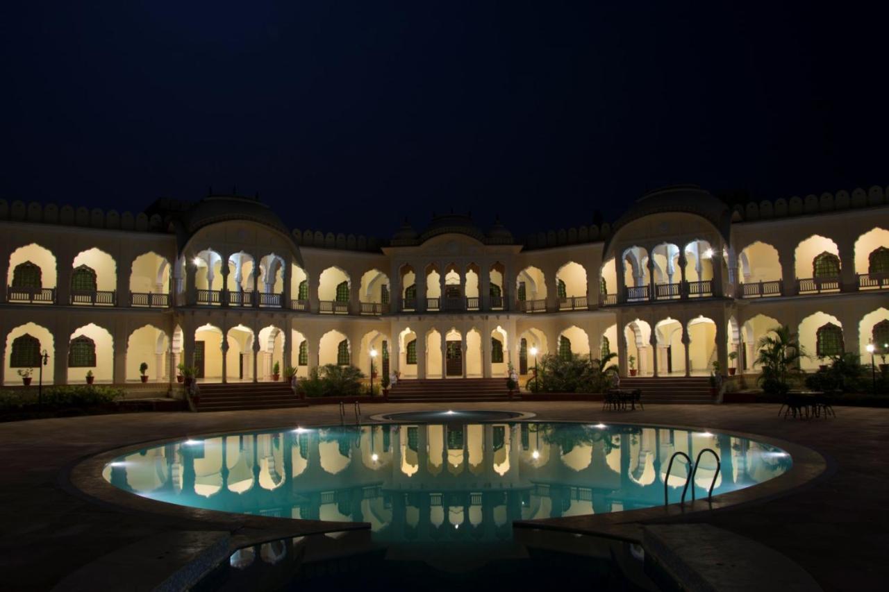 V Resorts Rajmahal Орчха Экстерьер фото
